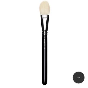 MAC 133 Synthetic Small Cheek Brush